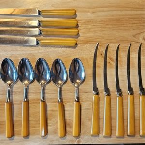 Vintage 22 piece yellow butterscotch bakelite utensils